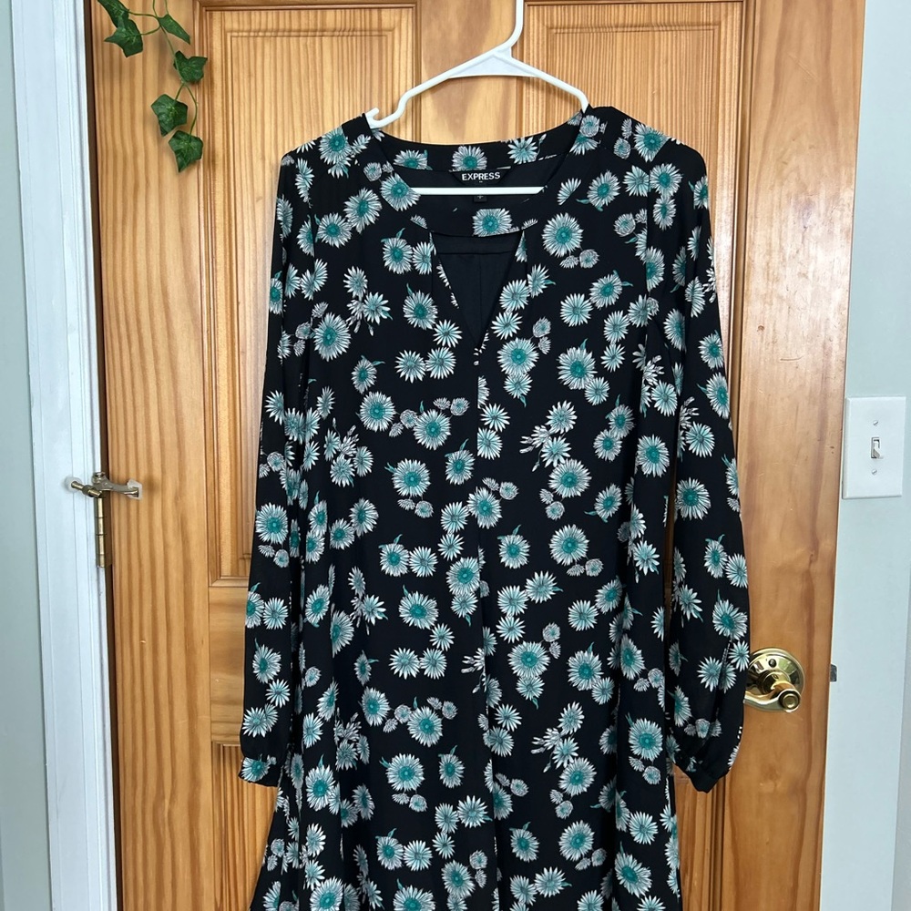 mid length long sleeve floral dress🌻